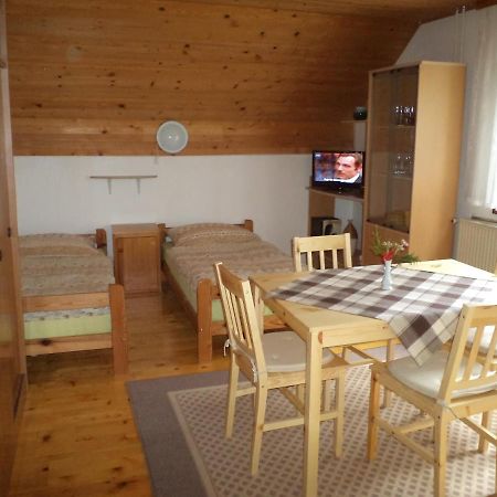 Апартаменти Apartma Podlogar Golica Triglav Єсеніце Екстер'єр фото